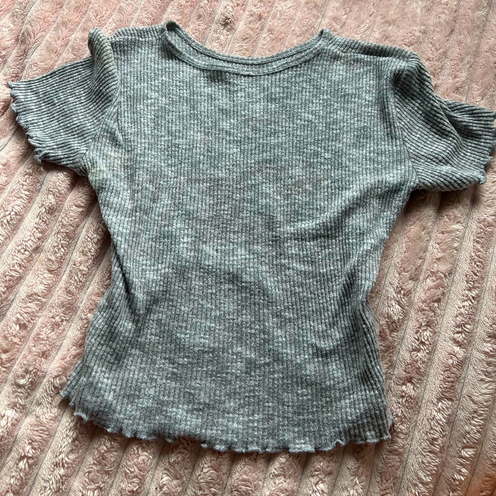 American Eagle gray ruffled crop top